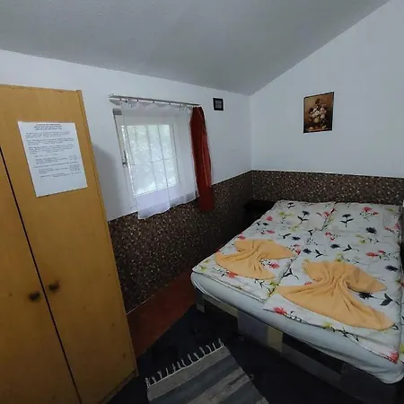 Nocleg ze śniadaniem Garden Etterem Kavezo Es Panzio Tahitófalu